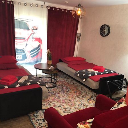 Stylisches Maybach Appartement Mit Terrasse Fuer 5 Personen, 5 Betten, Grosse Kochinsel, Homeoffice Mit 250Mbit Wlan Aidlingen Ngoại thất bức ảnh