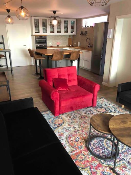 Stylisches Maybach Appartement Mit Terrasse Fuer 5 Personen, 5 Betten, Grosse Kochinsel, Homeoffice Mit 250Mbit Wlan Aidlingen Ngoại thất bức ảnh