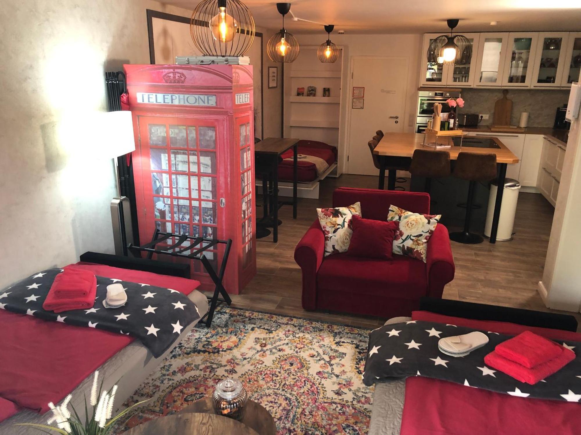 Stylisches Maybach Appartement Mit Terrasse Fuer 5 Personen, 5 Betten, Grosse Kochinsel, Homeoffice Mit 250Mbit Wlan Aidlingen Ngoại thất bức ảnh